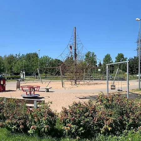 Song Festival 5-10 Minutes From Airport, Bus Station, Festival Area * 塔林